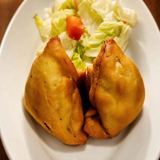 08. Samosa (Veg)